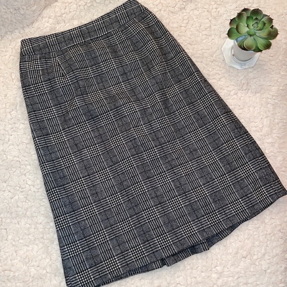 Three Piece Women’s Plaid Wool Set - Picture 15 of 16